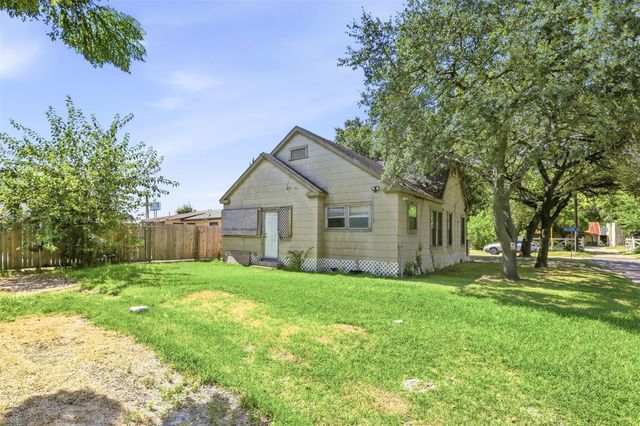 800 E Lobit Street, Baytown, TX 77520