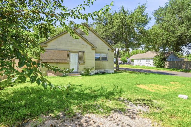 800 E Lobit Street, Baytown, TX 77520