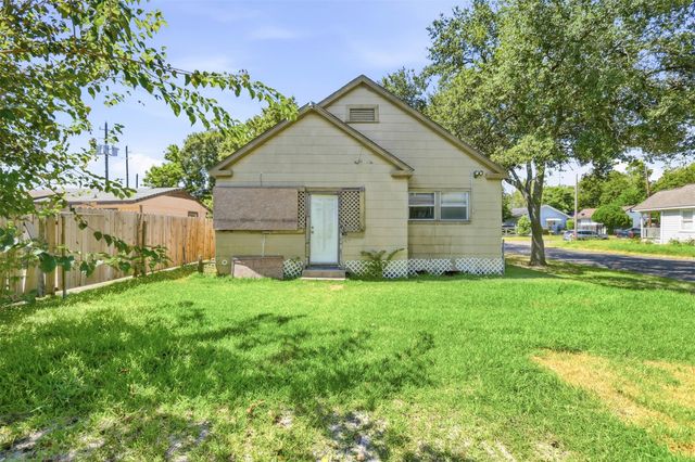 800 E Lobit Street, Baytown, TX 77520