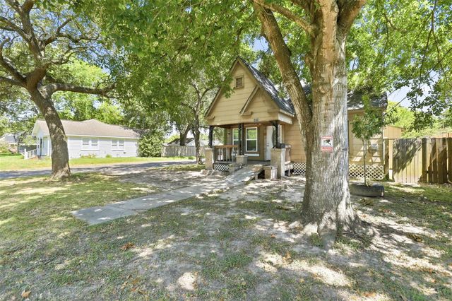 800 E Lobit Street, Baytown, TX 77520
