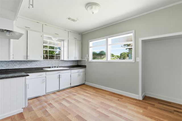800 E Lobit Street, Baytown, TX 77520