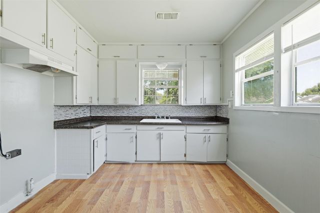 800 E Lobit Street, Baytown, TX 77520