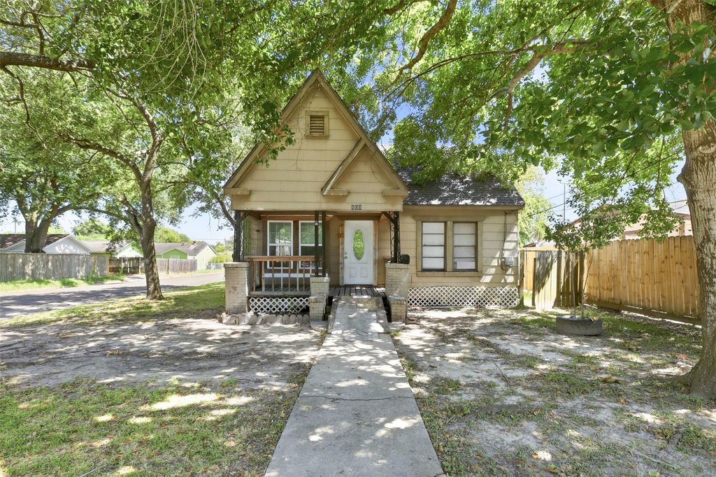800 E Lobit Street, Baytown, TX 77520