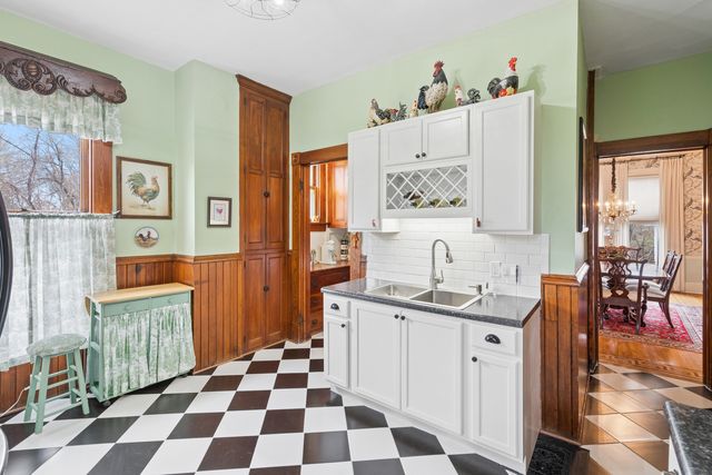 1436 Clay Street, Davenport, IA 52804
