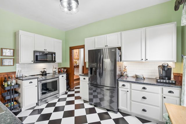 1436 Clay Street, Davenport, IA 52804