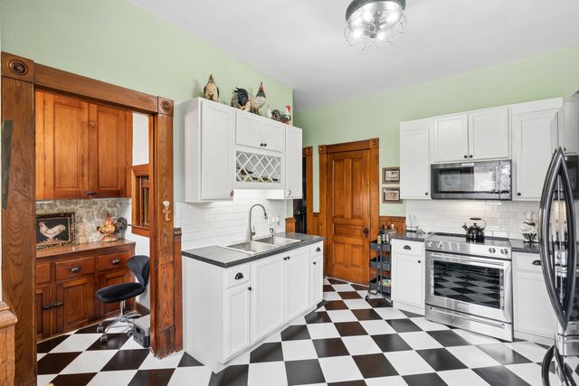 1436 Clay Street, Davenport, IA 52804