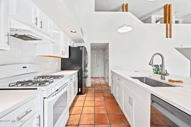 2140 E Gazania Lane, Tucson, AZ 85719