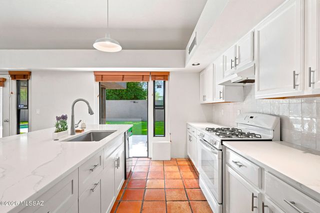 2140 E Gazania Lane, Tucson, AZ 85719