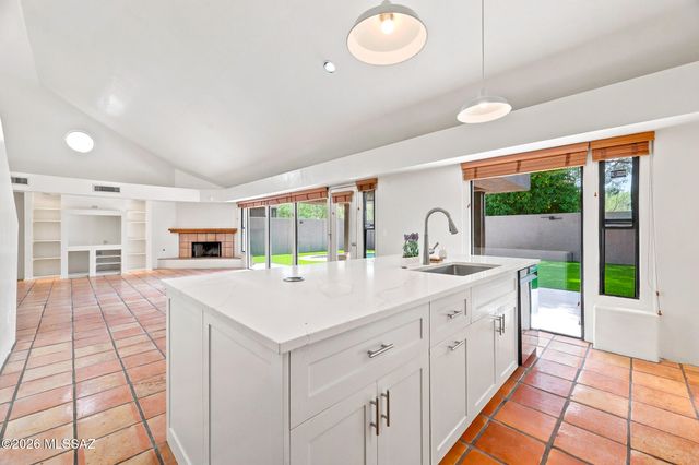 2140 E Gazania Lane, Tucson, AZ 85719