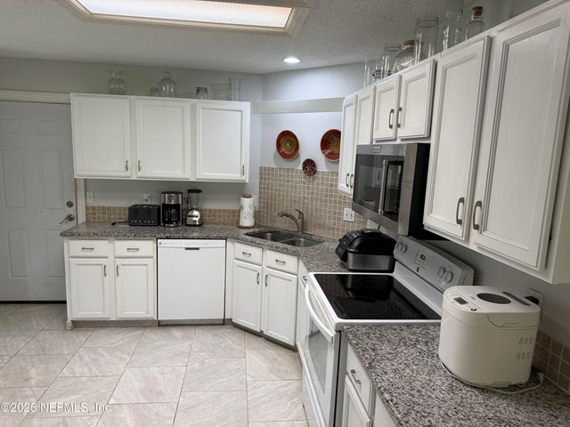 11051 SKY LARK Drive, Jacksonville, FL 32257