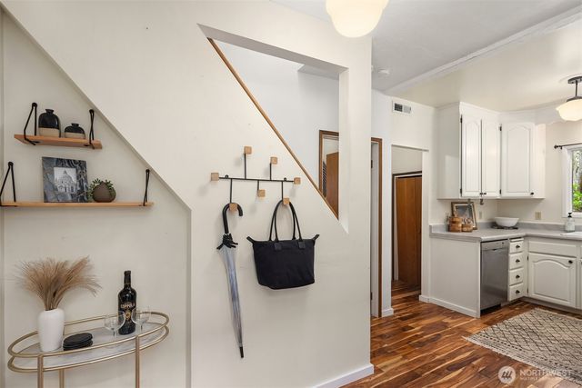 108 N 60th Street, Seattle, WA 98103