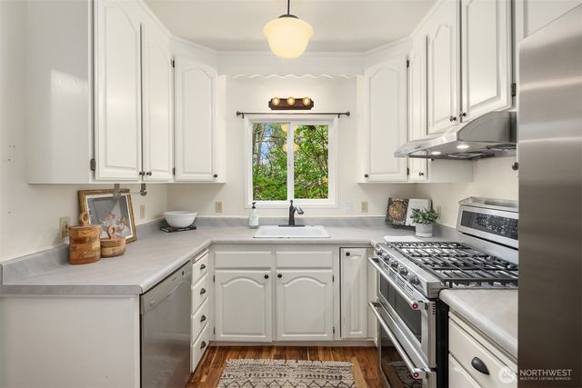 108 N 60th Street, Seattle, WA 98103