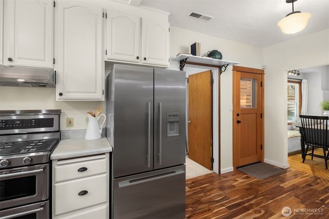 108 N 60th Street, Seattle, WA 98103