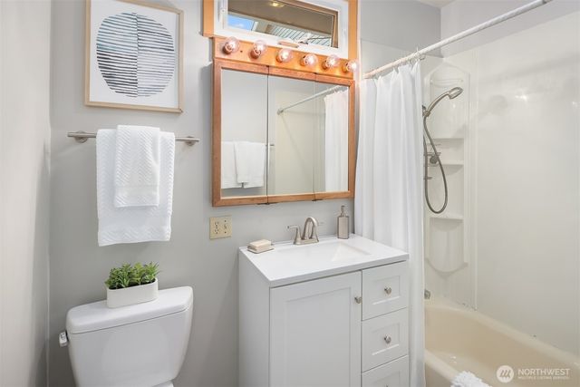 108 N 60th Street, Seattle, WA 98103