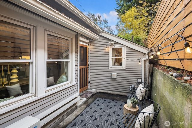 108 N 60th Street, Seattle, WA 98103