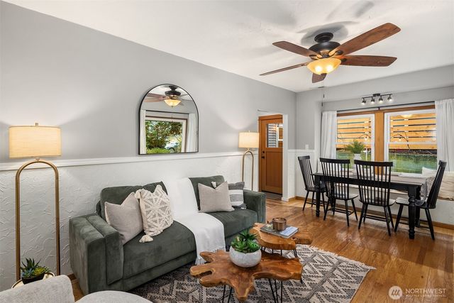 108 N 60th Street, Seattle, WA 98103