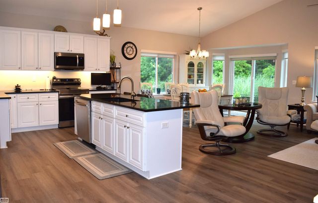47043 Brookview Drive, Chesterfield Twp, MI 48047