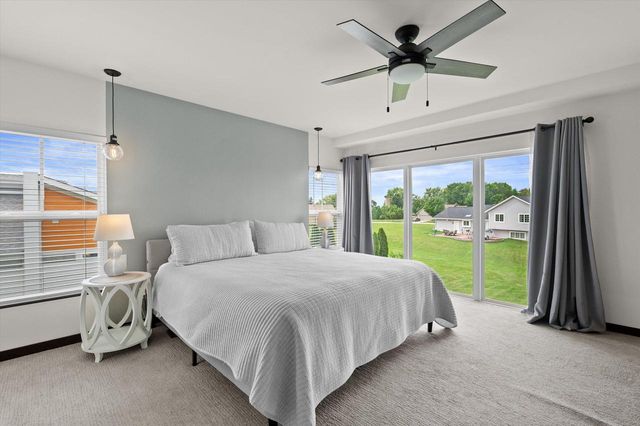 822 Skypark DRIVE, Hartford, WI 53027