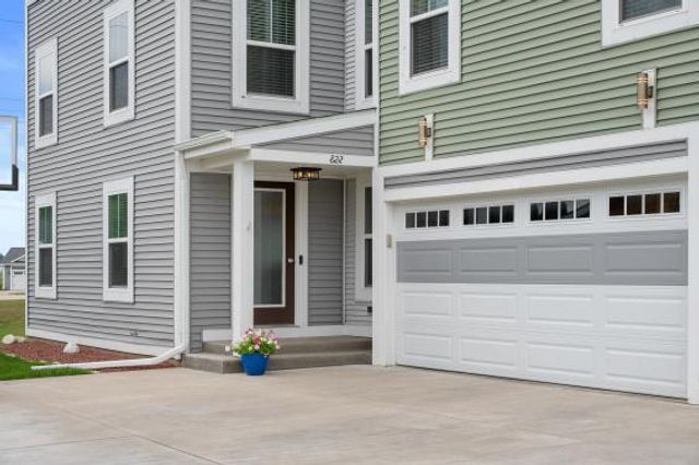 822 Skypark DRIVE, Hartford, WI 53027