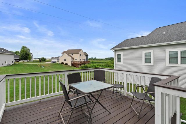 822 Skypark DRIVE, Hartford, WI 53027