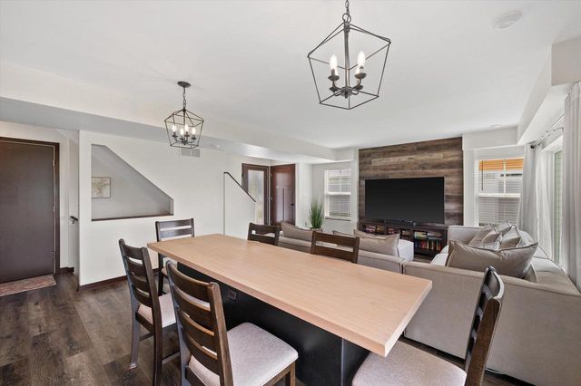 822 Skypark DRIVE, Hartford, WI 53027