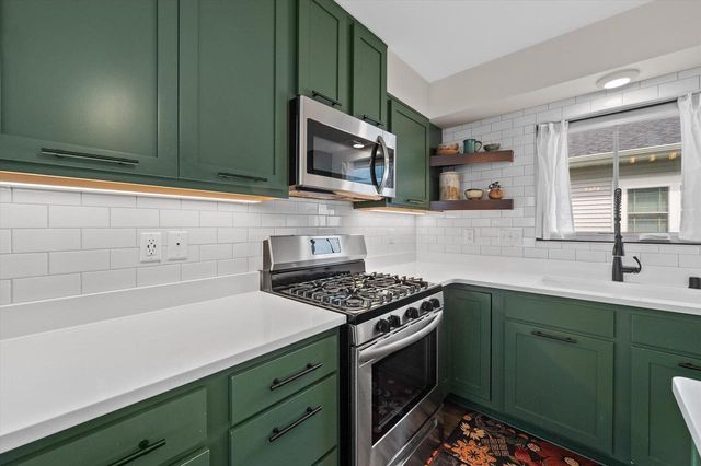 822 Skypark DRIVE, Hartford, WI 53027
