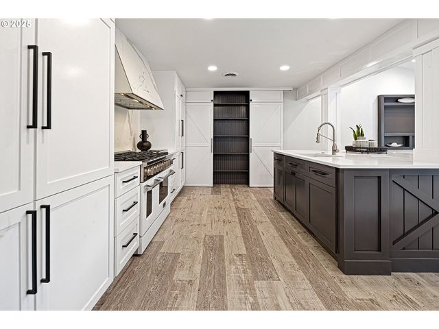 3220 SOUTHSHORE Blvd, Lake Oswego, OR 97034