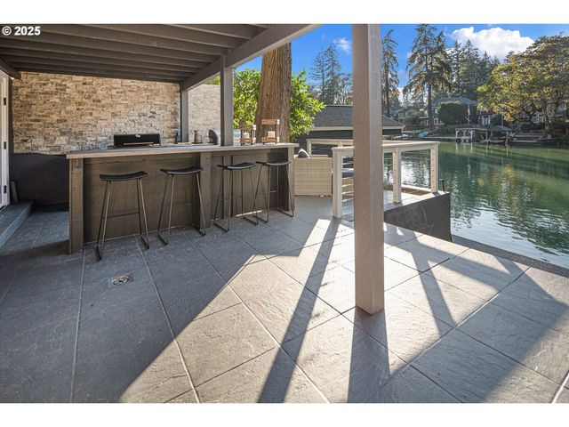 3220 SOUTHSHORE Blvd, Lake Oswego, OR 97034