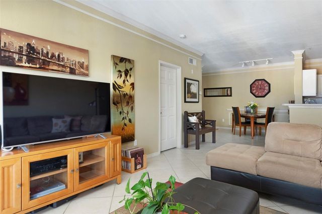 4333 N BAYSIDE VILLAGE DRIVE S 308, Tampa, FL 33615