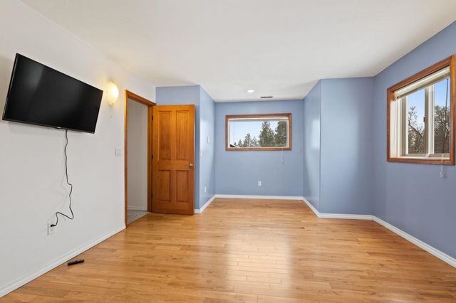 15915 W Silver Lake Rd, Medical Lake, WA 99022