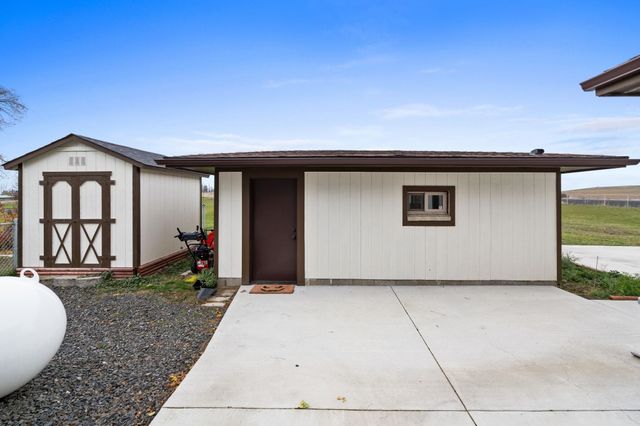 15915 W Silver Lake Rd, Medical Lake, WA 99022