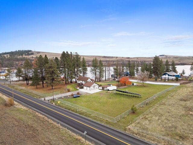 15915 W Silver Lake Rd, Medical Lake, WA 99022