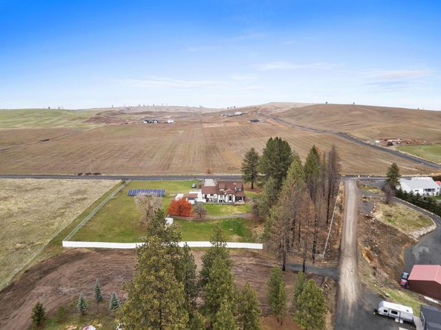15915 W Silver Lake Rd, Medical Lake, WA 99022