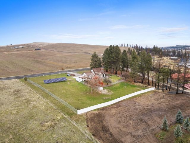 15915 W Silver Lake Rd, Medical Lake, WA 99022