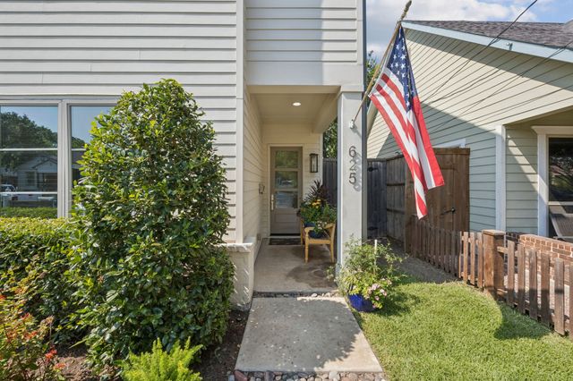 625 W 8th Street, Dallas, TX 75208