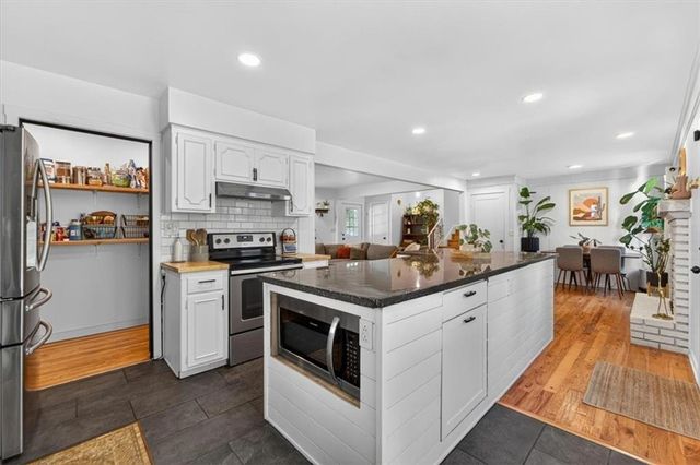 10104 W 93rd Street, Overland Park, KS 66212