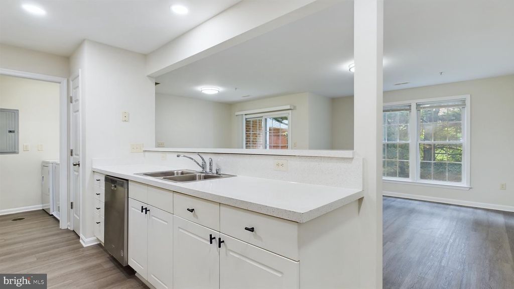 302 BAUGHMANS LN #E, Frederick, MD 21702