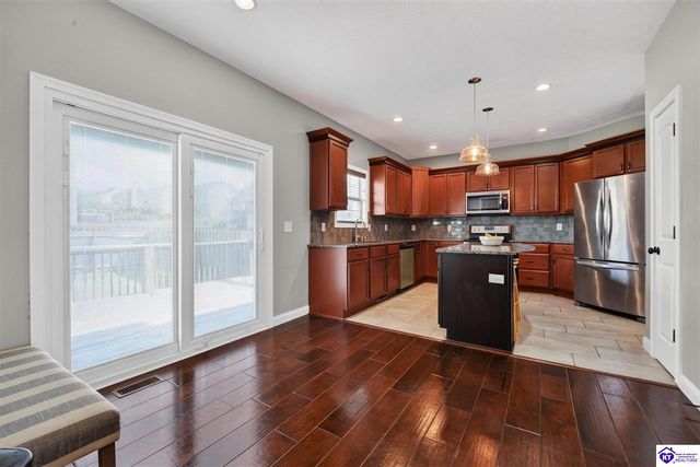 2561 Kensington Way, Elizabethtown, KY 42701