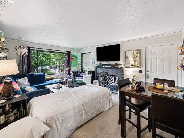 2227 Se 70TH Ave, Portland, OR 97215