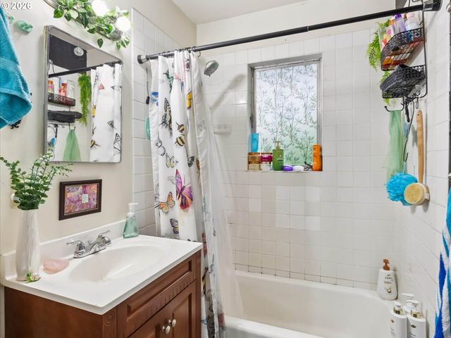 2227 Se 70TH Ave, Portland, OR 97215