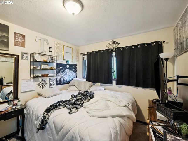 2227 Se 70TH Ave, Portland, OR 97215