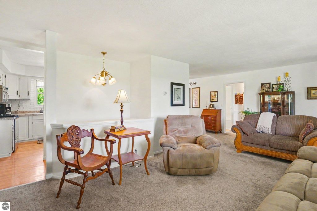Image 12 of property listing at 4389 Pine River Road, St Louis, MI 48880