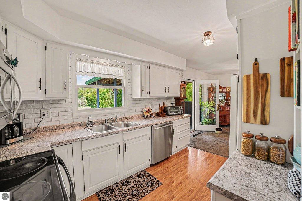 Image 14 of property listing at 4389 Pine River Road, St Louis, MI 48880