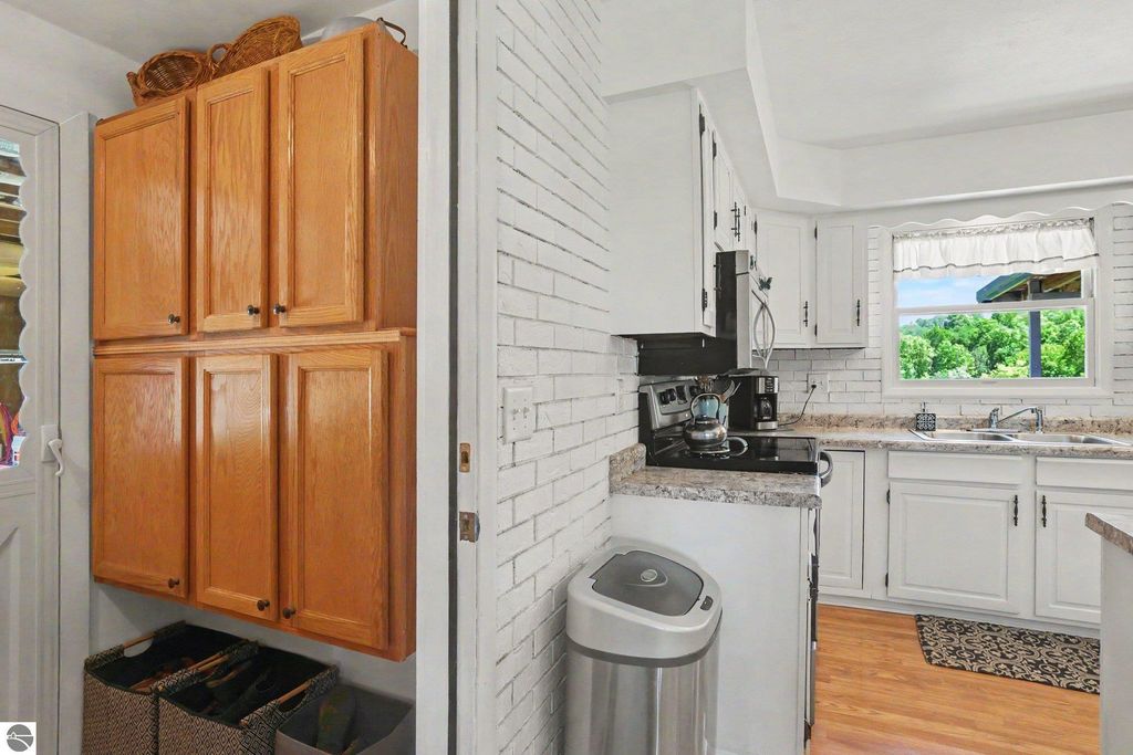 Image 16 of property listing at 4389 Pine River Road, St Louis, MI 48880