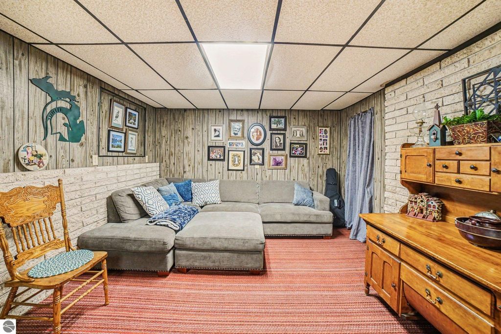 Image 37 of property listing at 4389 Pine River Road, St Louis, MI 48880
