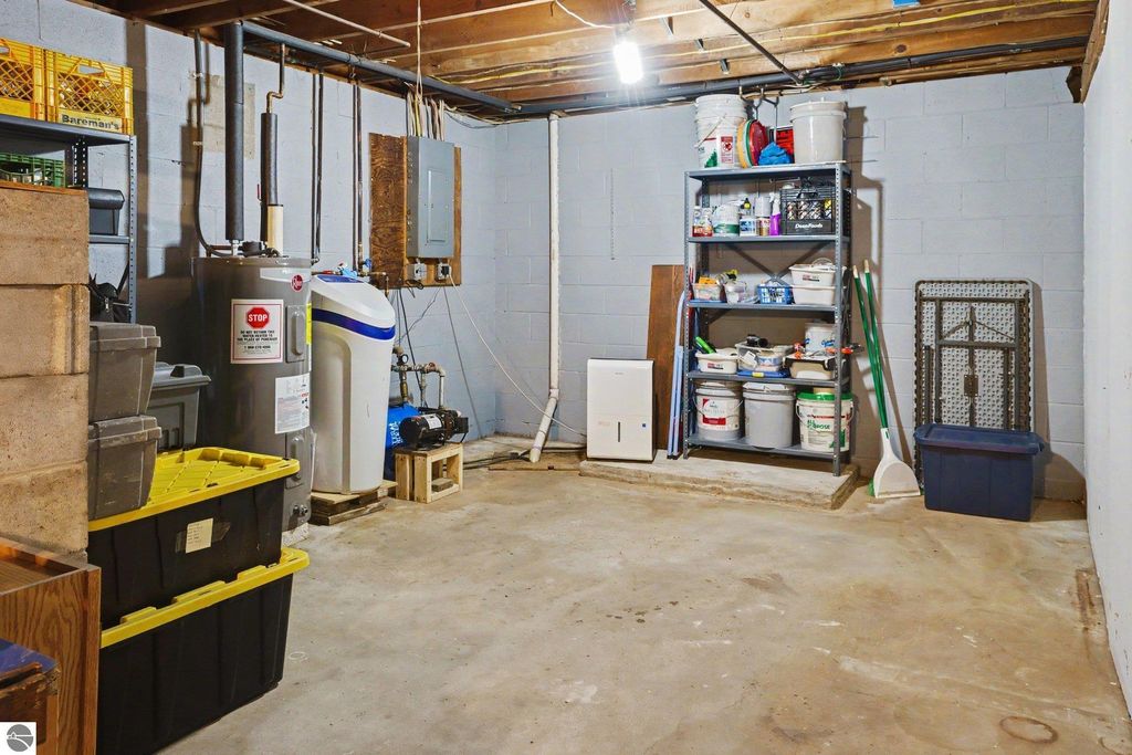 Image 39 of property listing at 4389 Pine River Road, St Louis, MI 48880