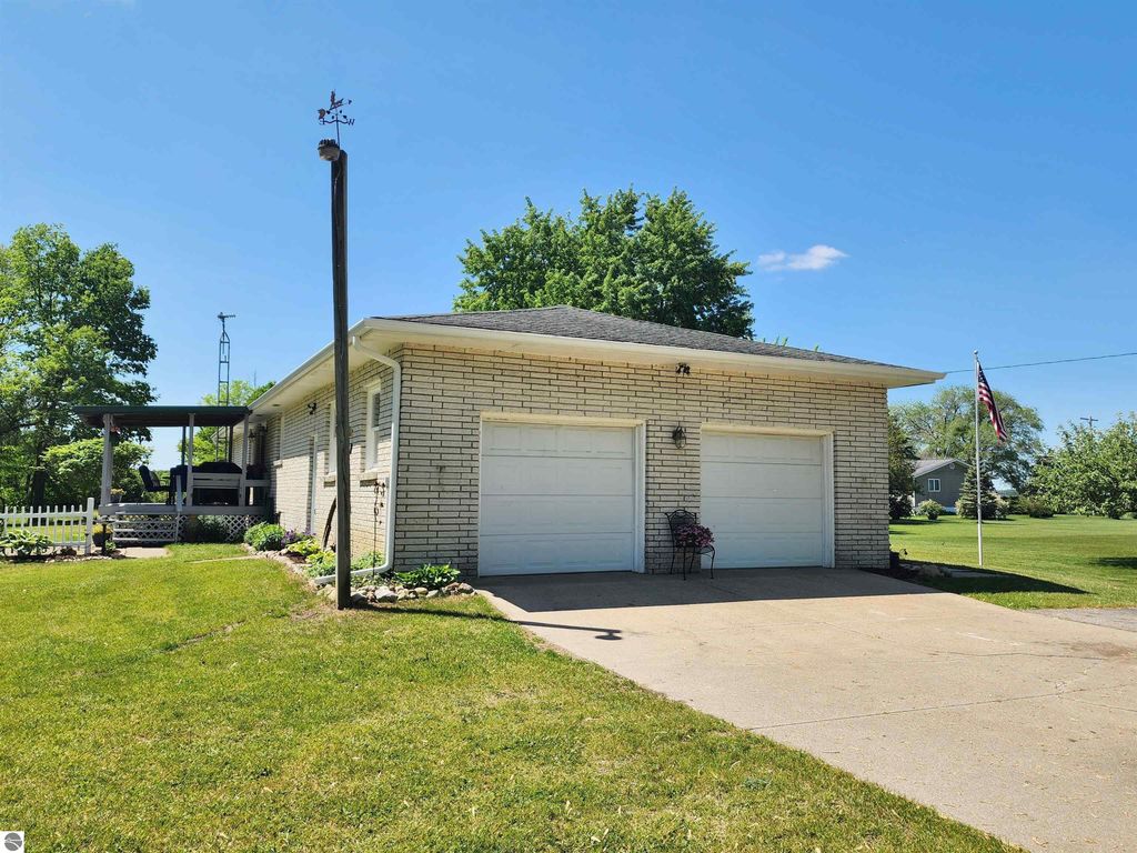 Image 44 of property listing at 4389 Pine River Road, St Louis, MI 48880