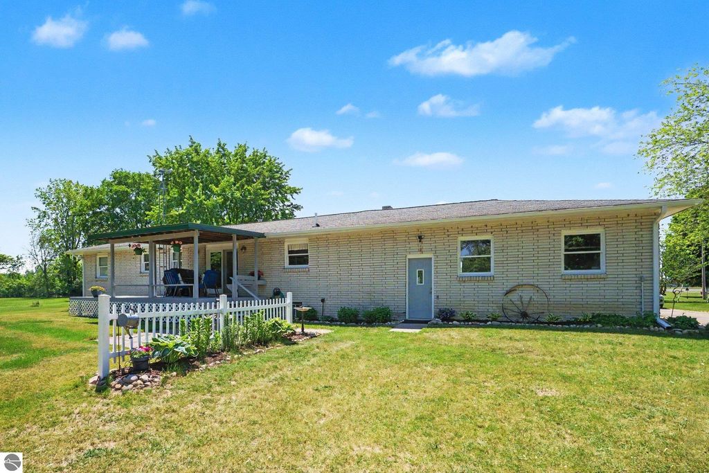 Image 45 of property listing at 4389 Pine River Road, St Louis, MI 48880