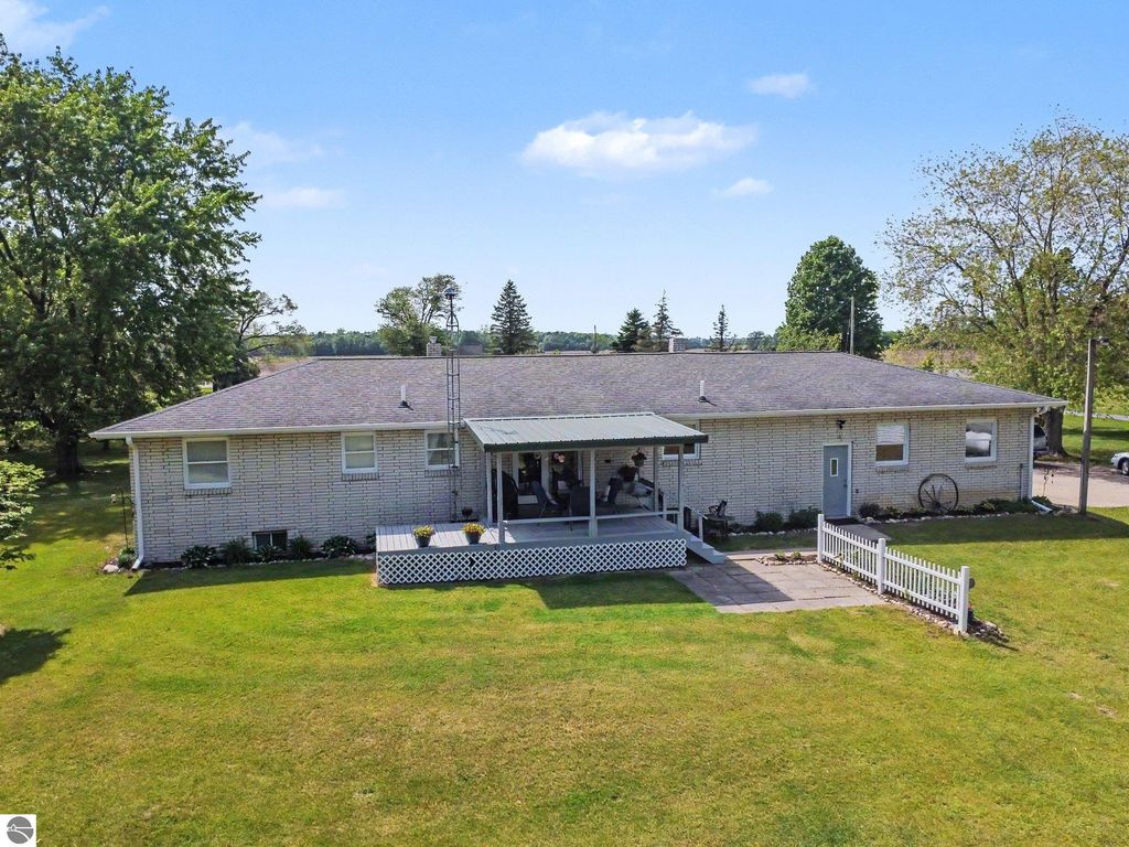 Image 46 of property listing at 4389 Pine River Road, St Louis, MI 48880