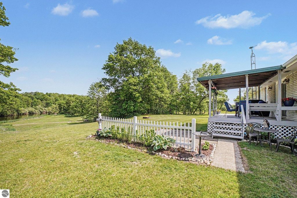 Image 47 of property listing at 4389 Pine River Road, St Louis, MI 48880